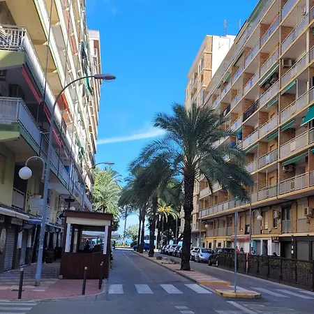 Tiga Muy Cerca De La Plaza De San Antonio